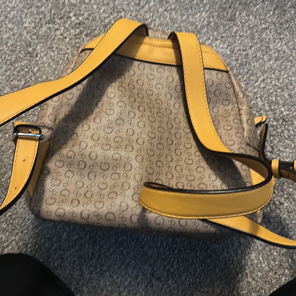 Guess backpack - Picture 3 of 3